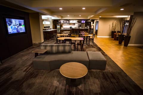 Courtyard Memphis East/Bill Morris Parkway — lounge