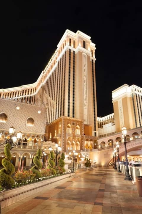 The Venetian Prestige Club Lounge — photo 7