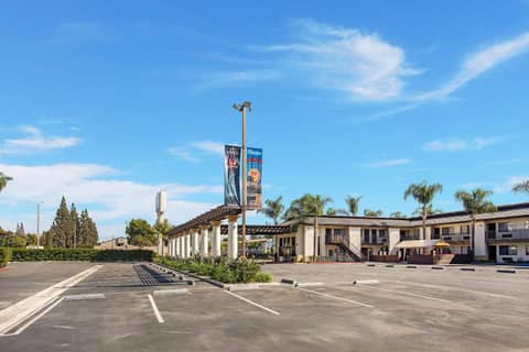 Stanford Inn & Suites Anaheim — photo 8