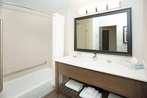 Wingate by Wyndham Calgary Airport — photo 6