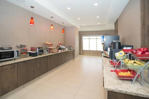 Wingate by Wyndham Calgary Airport — photo 9