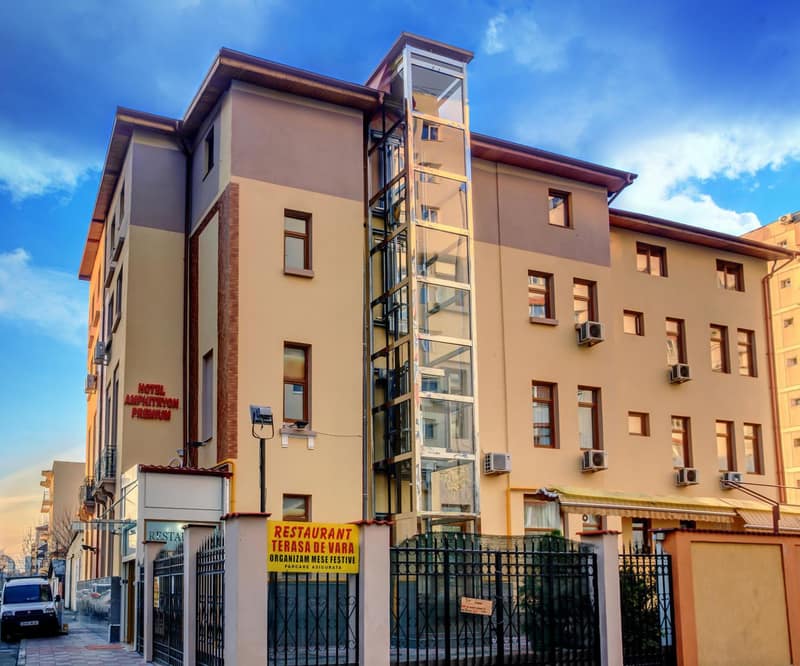 Hotel Amphitryon — building