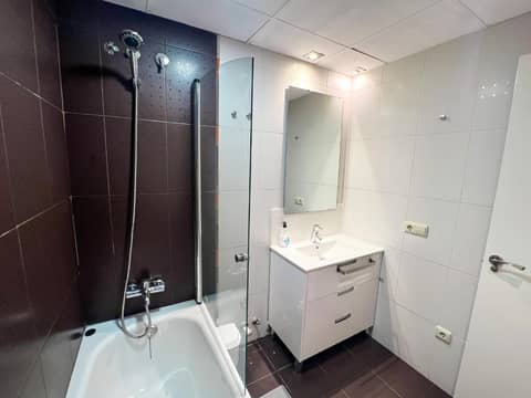 Baron Suites — bathroom