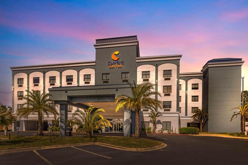 Comfort Suites West Jacksonville — building
