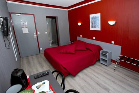 Hipotel Paris Voltaire Bastille — hotel room