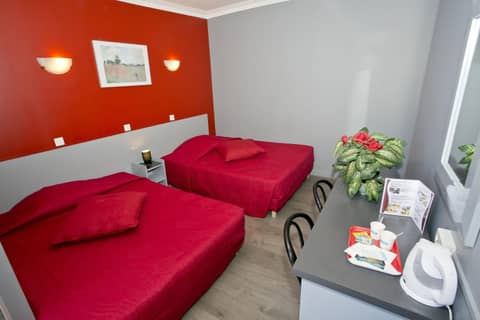 Hipotel Paris Voltaire Bastille — hotel room