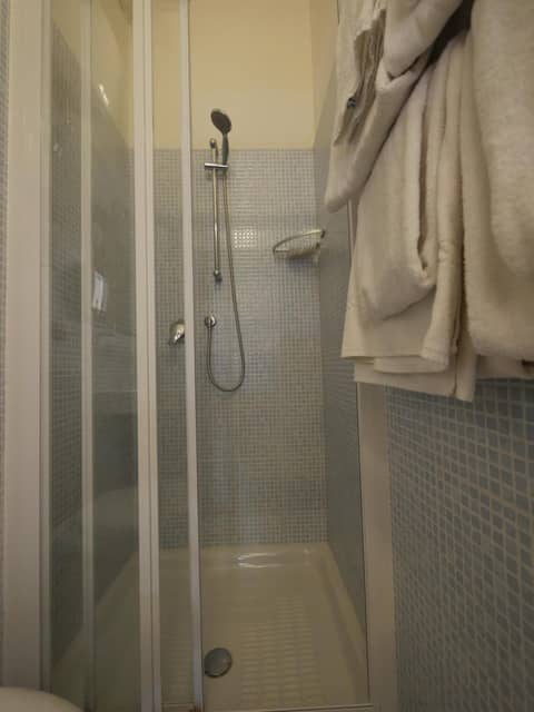 Hotel Careggi — bathroom
