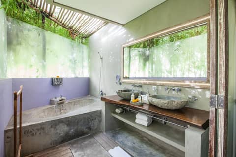 Blue Karma Dijiwa Seminyak — bathroom