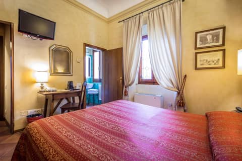 Hotel Mario's — hotel room