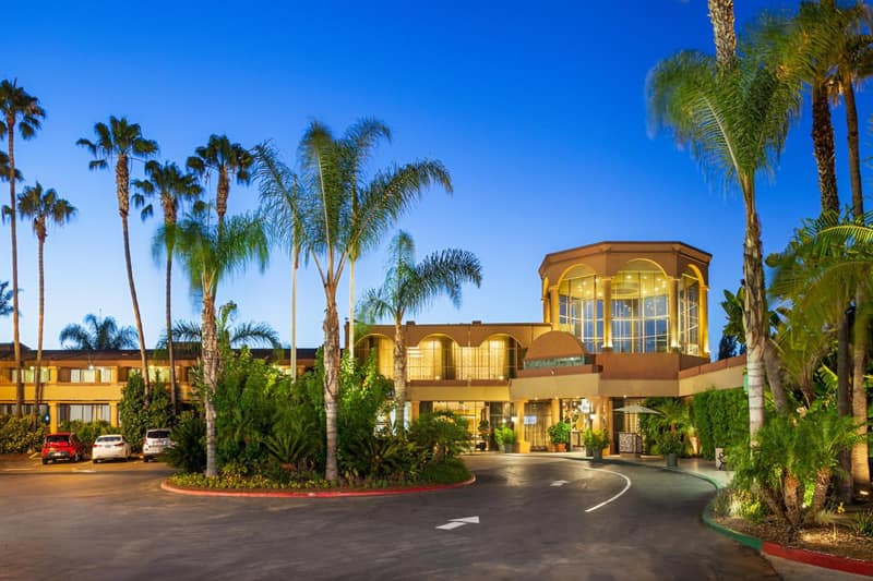 Handlery Hotel San Diego — building