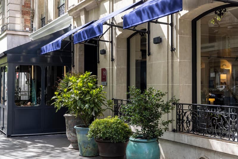 Hôtel Toujours & Spa — building