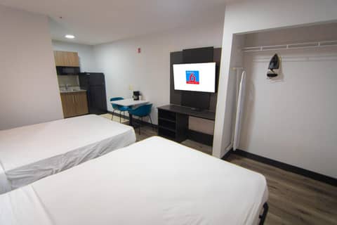 Studio 6 Extended Stay - West Palm Beach, FL — hotel room