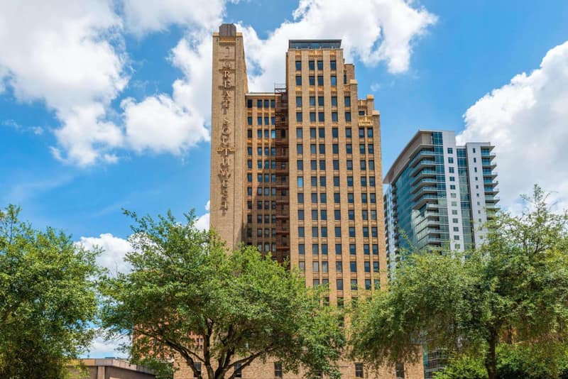 Cambria Hotel Houston Downtown Convention Center — building