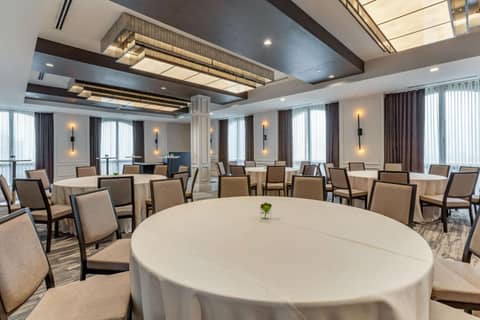 Cambria Hotel Houston Downtown Convention Center — photo 4