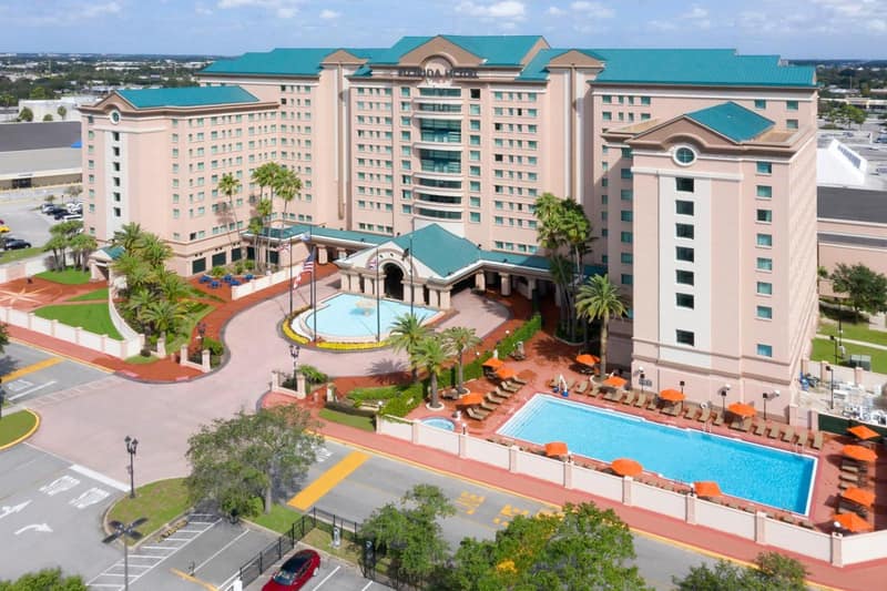 The Florida Hotel & Conference Center in the Florida Mall — building