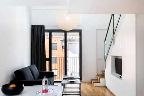 Mon Suites Catedral — hotel room