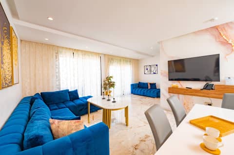 Family Aparthotel — hotel room