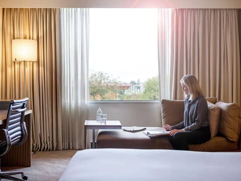 Novotel Auckland Ellerslie — human