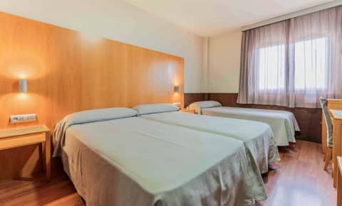 Checkin Camino de Granada — bedroom
