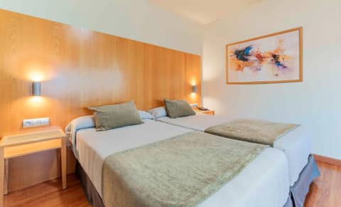 Checkin Camino de Granada — bedroom