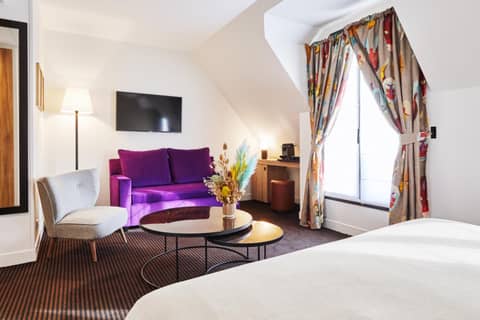 Plaza Tour Eiffel — hotel room