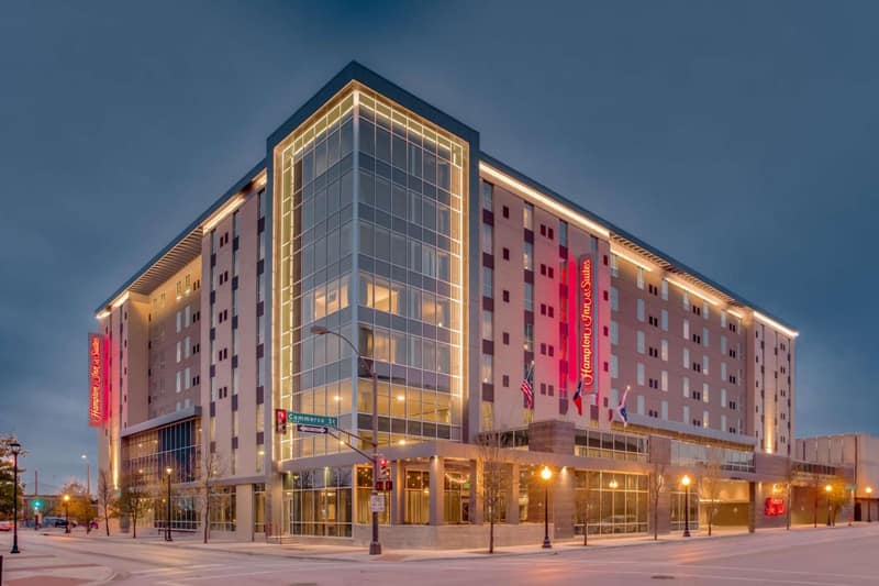 Hampton Inn & Suites Fort Worth Downtown — building