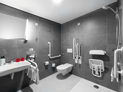 DORMERO Hotel Budapest — bathroom
