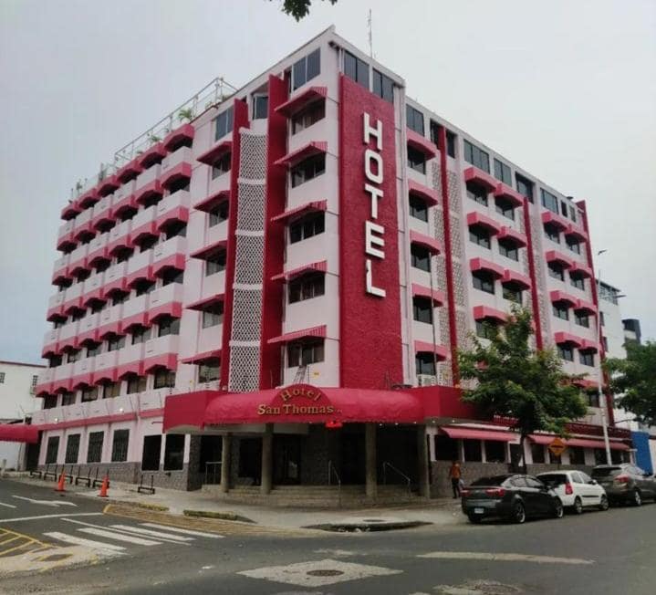 HOTEL SAN THOMAS INN — building