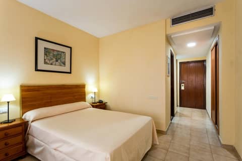 Apartamentos Resitur — hotel room