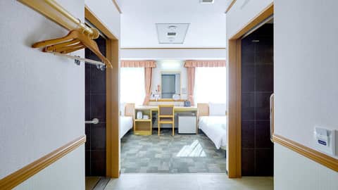 Toyoko Inn Hiroshima-eki Minami-guchi Migi — photo 3
