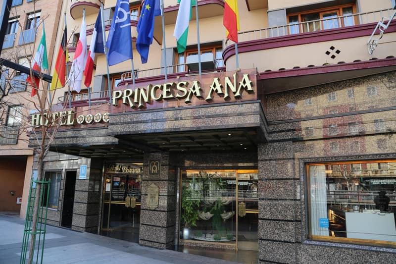 Princesa Ana — building