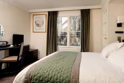 Hôtel Henri IV Rive Gauche — hotel room