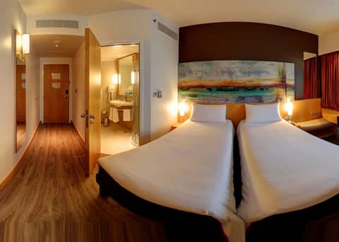 ibis Dubai One Central — hotel room