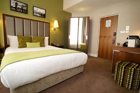 The Belgrave Hotel — hotel room