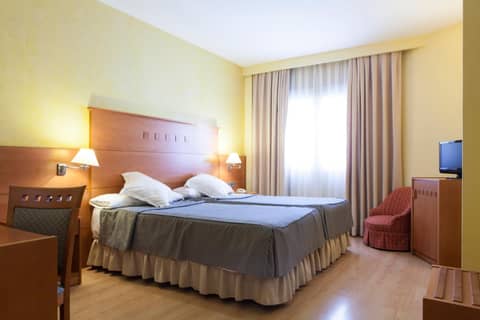 Hotel Cervantes — bedroom