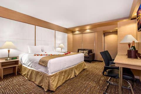 Ocean Beach Club — hotel room