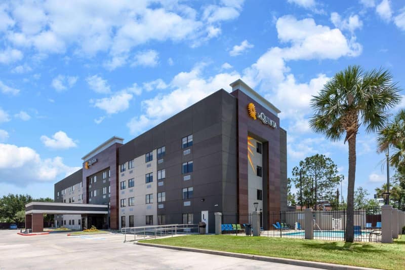 La Quinta by Wyndham Houston NW Brookhollow — building