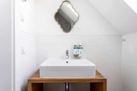 Numa Salzburg Nora — bathroom