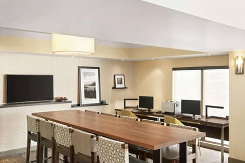 Hampton Inn Portland Airport — photo 2