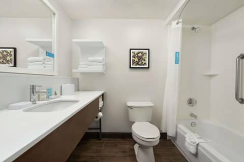 Hampton Inn Portland Airport — photo 4
