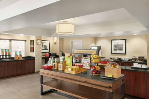 Hampton Inn Portland Airport — photo 5