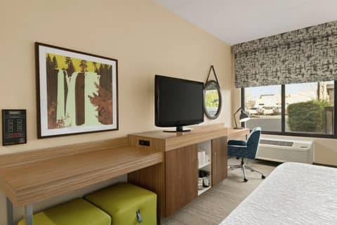 Hampton Inn Portland Airport — photo 7