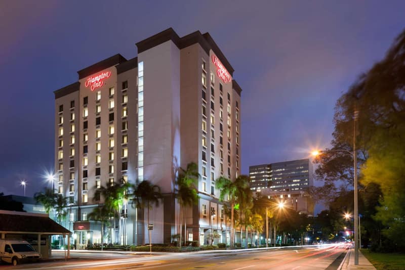 Hampton Inn Fort Lauderdale Downtown Las Olas Area — building