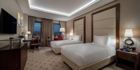 Doubletree By Hilton Istanbul Topkapi — hotel room