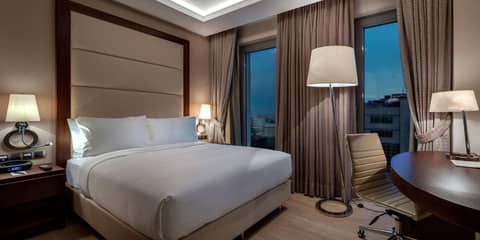 Doubletree By Hilton Istanbul Topkapi — hotel room