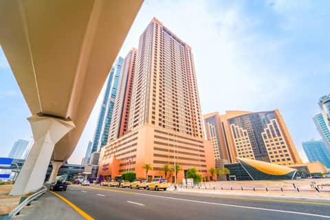Mercure Hotel Apartments Dubai Barsha Heights — hotel building