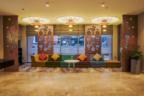 Mercure Hotel Apartments Dubai Barsha Heights — hotel reception