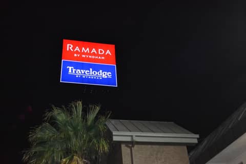 Travelodge by Wyndham San Antonio Lackland AFB North — photo 4