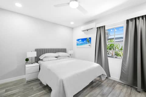 The Hotel Deauville — hotel room