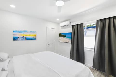 The Hotel Deauville — hotel room